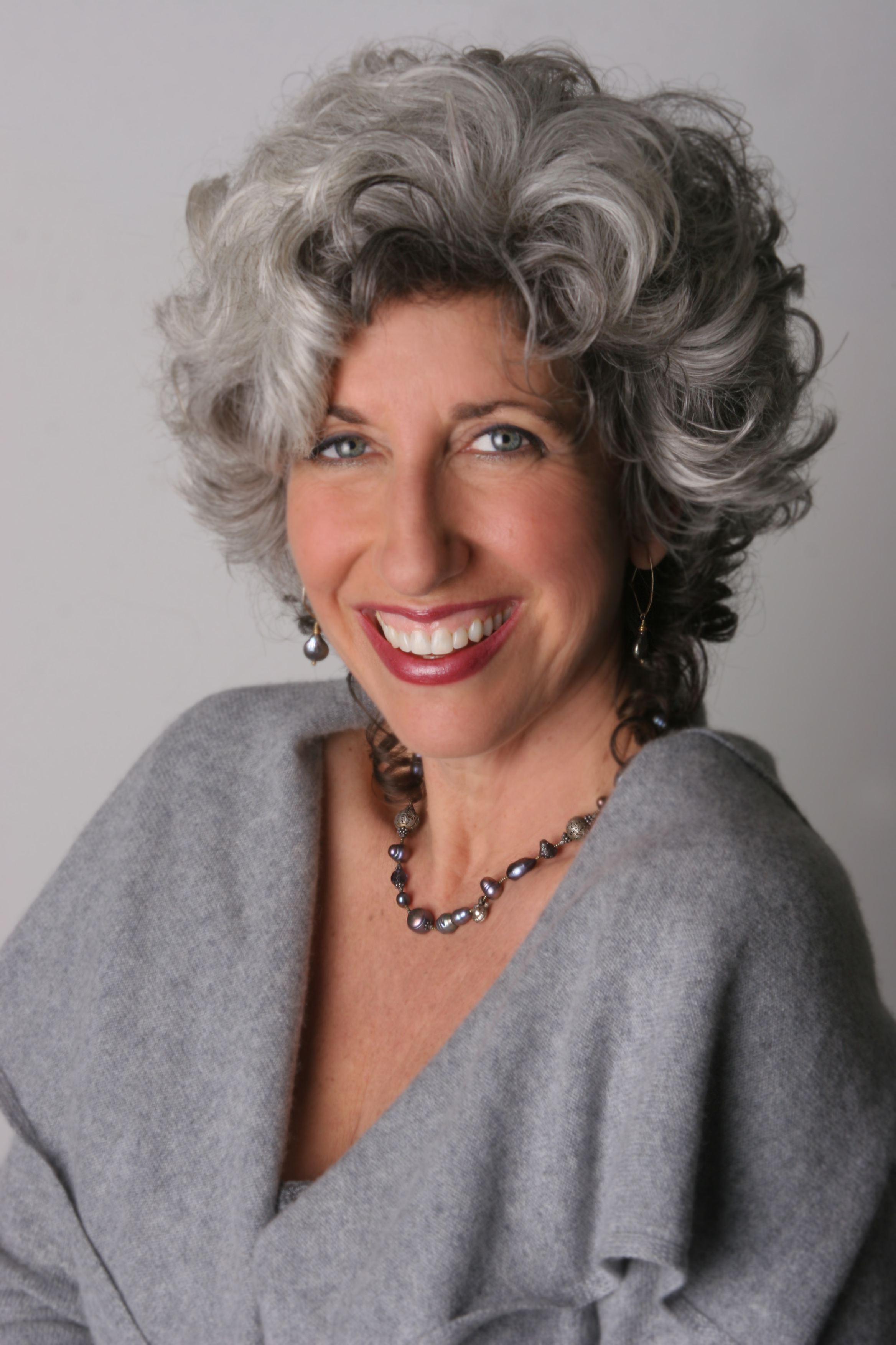 WomanTalk Live This Week – 08/20/11 – “An Artful Approach to Personal Style – Redefine How You Shop and Dress” with Jennifer Robin